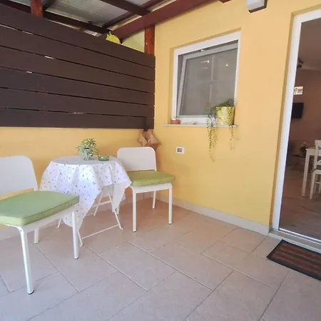 Cozy & Perfect For Two Margherita By Guide Apartamento Ližnjan