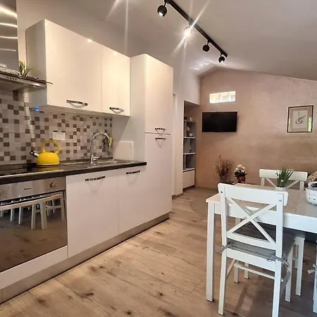 Cozy & Perfect For Two Margherita By Guide Apartamento Ližnjan