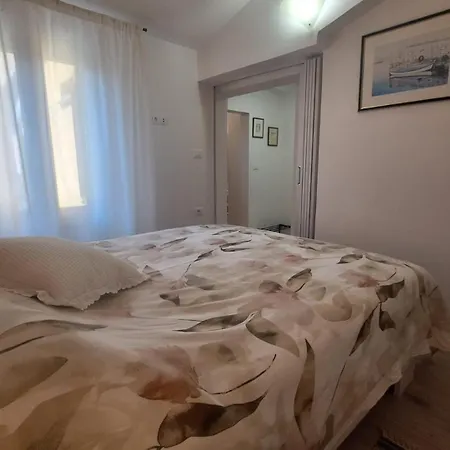 Cozy & Perfect For Two Margherita By Guide Apartamento Ližnjan
